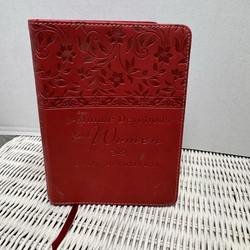 3-Minute Devotions for Women: Daily Devotional (burgundy)‎ by Compiled by...